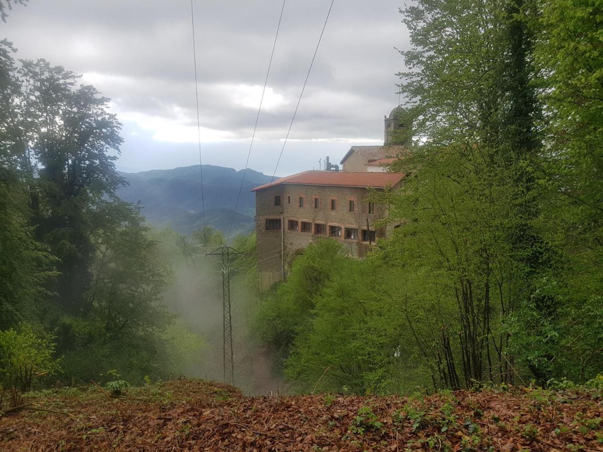 Santuari De La Salut De Sant Felíu de Pallarols エクステリア 写真